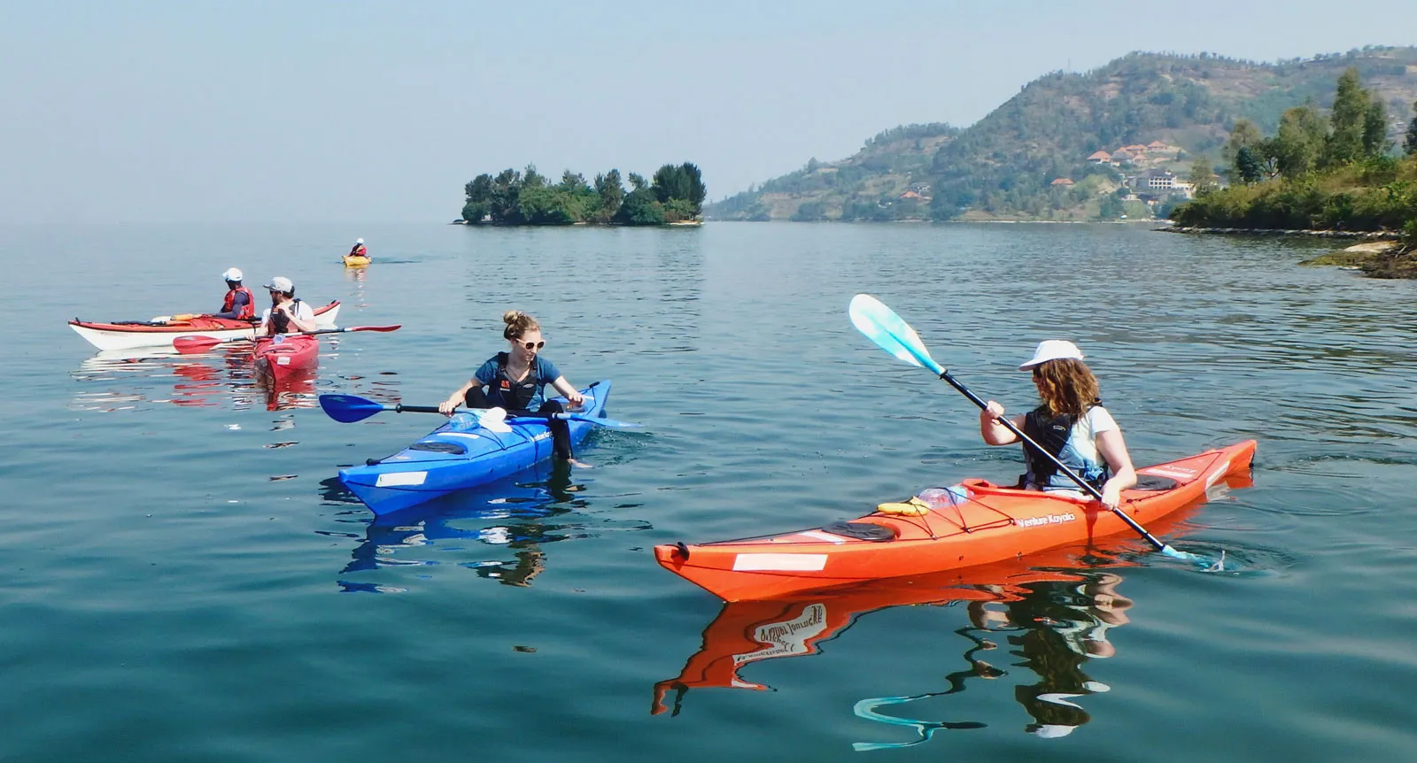 Boat safaris on Twin Lakes