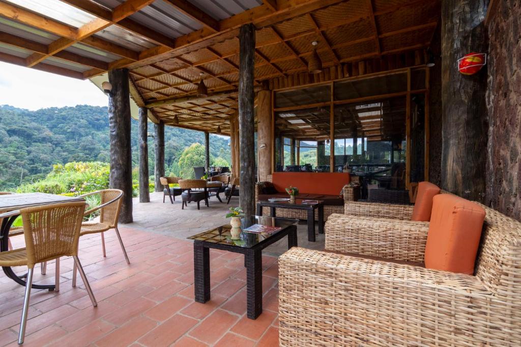 Luxury Safari Vs Budget Safari In Uganda
